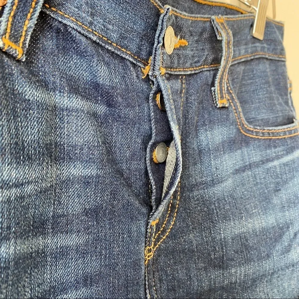 LEVI’S 501 Raw Hem Medium Wash Button Fly Short - Picture 9 of 11
